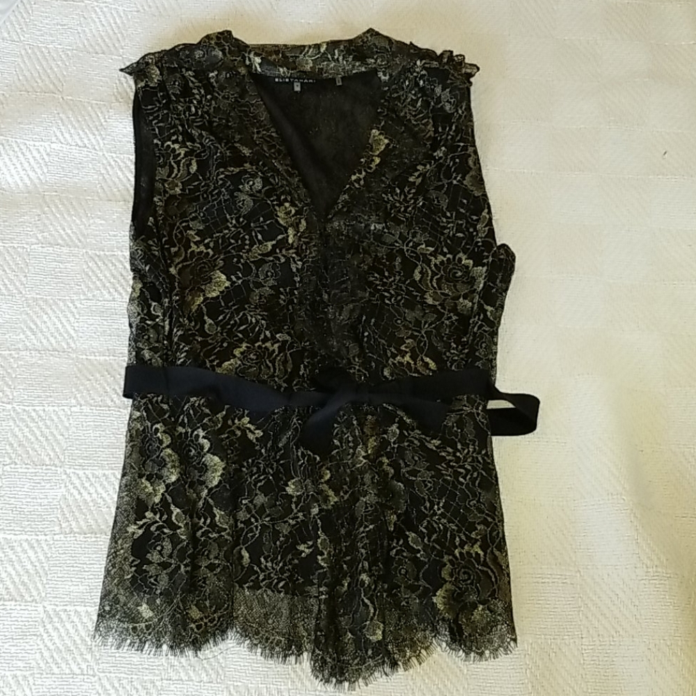 Lace sleeveless blouse